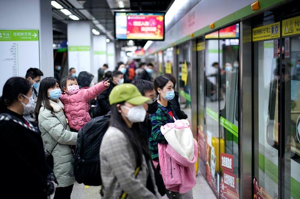 People in China wearing masks. Photo: Reuters