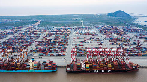 Maersk cargo ship in Yangshan port 